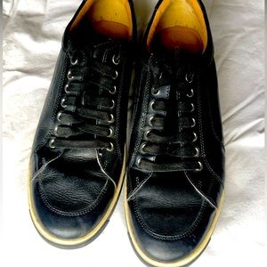 Cole Haan mens dress shoes. Black leather size 11.  Good condition.